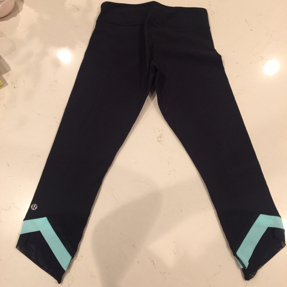 Lululemon crop mesh leggings. Hardly worn size 4.